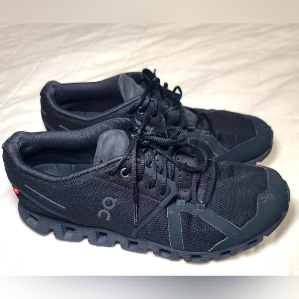 On Cloud. Black shoes. Size 7